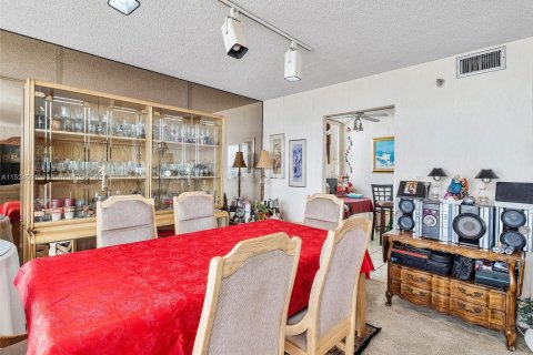 Купить кондоминиум в Санни-Айлс-Бич, Флорида 3 спальни, 164.9м2, № 2054791 - фото 14