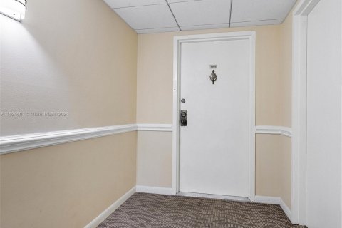 Купить кондоминиум в Санни-Айлс-Бич, Флорида 3 спальни, 164.9м2, № 2054791 - фото 27