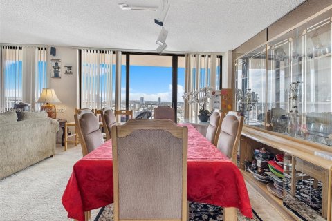 Купить кондоминиум в Санни-Айлс-Бич, Флорида 3 спальни, 164.9м2, № 2054791 - фото 12