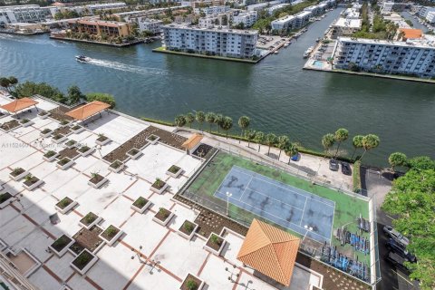 Купить кондоминиум в Санни-Айлс-Бич, Флорида 3 спальни, 164.9м2, № 2054791 - фото 29