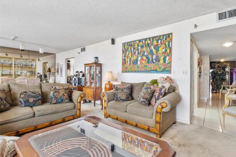 Купить кондоминиум в Санни-Айлс-Бич, Флорида 3 спальни, 164.9м2, № 2054791 - фото 6