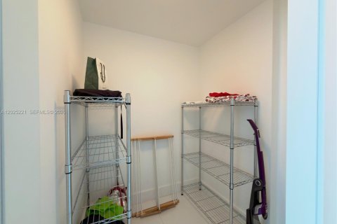 Condo in Miami, Florida, 2 bedrooms № 2083105 - photo 10