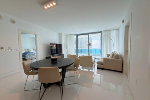 Condo in Miami, Florida, 2 bedrooms № 2083105 - photo 3