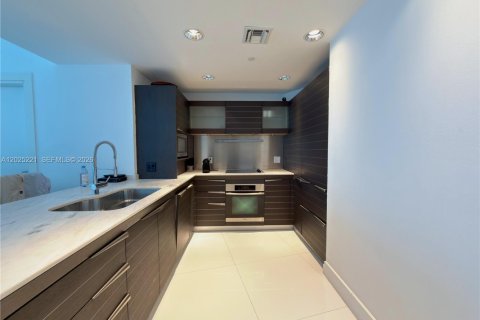 Condo in Miami, Florida, 2 bedrooms № 2083105 - photo 4