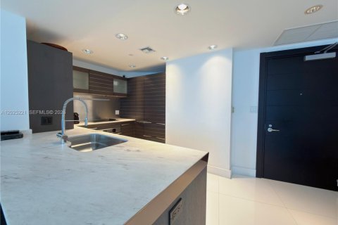 Condo in Miami, Florida, 2 bedrooms № 2083105 - photo 5