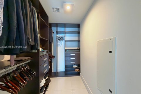 Condo in Miami, Florida, 2 bedrooms № 2083105 - photo 11