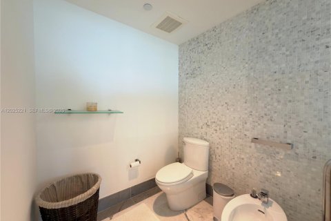 Condo in Miami, Florida, 2 bedrooms № 2083105 - photo 13