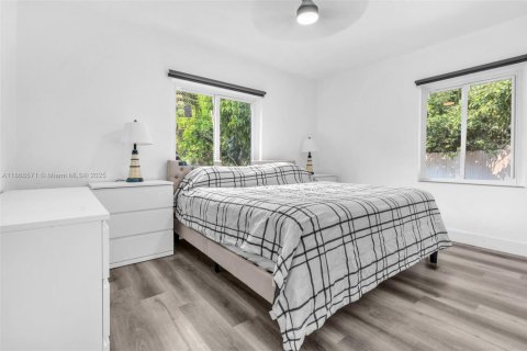 Casa en venta en North Miami, Florida, 2 dormitorios, 69.68 m2 № 1926571 - foto 24