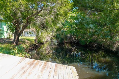 House in Homosassa, Florida 3 bedrooms, 109.25 sq.m. № 2284498 - photo 7