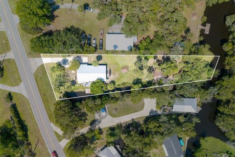 House in Homosassa, Florida 3 bedrooms, 109.25 sq.m. № 2284498 - photo 14