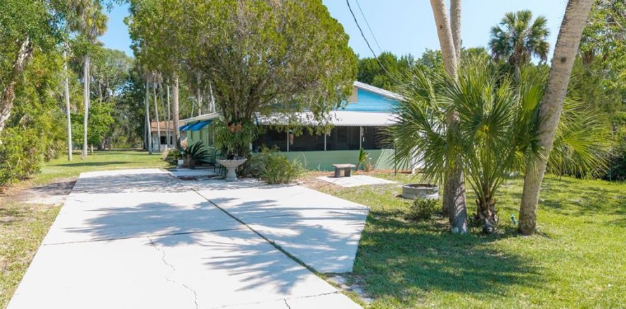 House in Homosassa, Florida 3 bedrooms, 109.25 sq.m. № 2284498