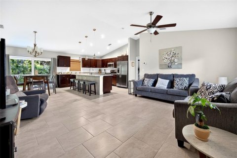 House in North Port, Florida 3 bedrooms, 132.57 sq.m. № 2391318 - photo 3