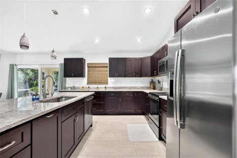 House in North Port, Florida 3 bedrooms, 132.57 sq.m. № 2391318 - photo 7