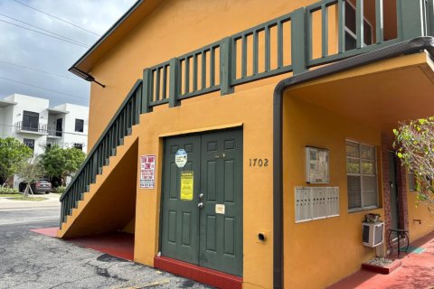 Condo in Hollywood, Florida, 1 bedroom  № 2003016 - photo 11