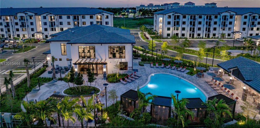 Apartment in Miami, Florida 2 bedrooms, 103.03 sq.m. № 2171374
