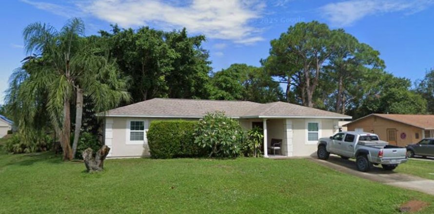 House in Sebastian, Florida 3 bedrooms, 123 sq.m. № 2188111