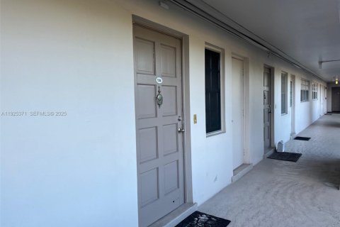 Copropriété à louer à Pompano Beach, Floride: 1 chambre, 83.61 m2 № 1984520 - photo 6