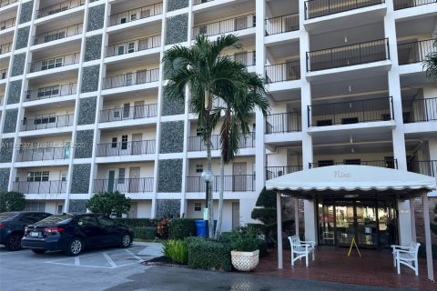 Copropriété à louer à Pompano Beach, Floride: 1 chambre, 83.61 m2 № 1984520 - photo 3