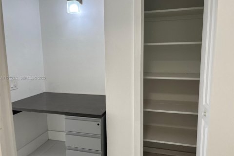 Copropriété à louer à Pompano Beach, Floride: 1 chambre, 83.61 m2 № 1984520 - photo 13