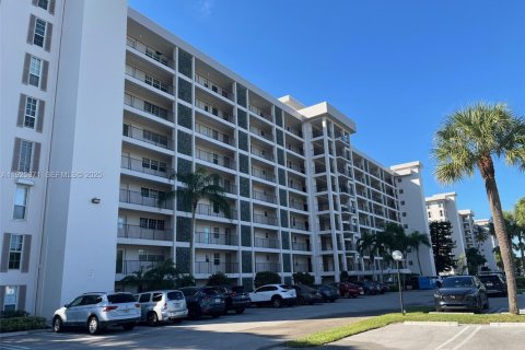 Copropriété à louer à Pompano Beach, Floride: 1 chambre, 83.61 m2 № 1984520 - photo 2