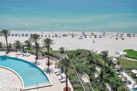 Condo in Sunny Isles Beach, Florida, 2 bedrooms № 1959893 - photo 6