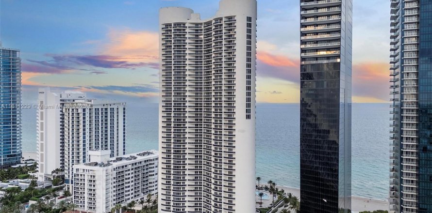 Condo in Sunny Isles Beach, Florida, 2 bedrooms № 1959893