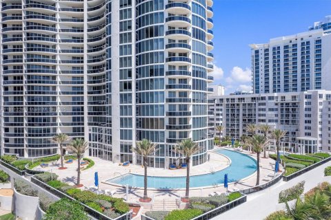 Condo in Sunny Isles Beach, Florida, 2 bedrooms № 1959893 - photo 22