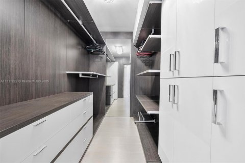 Condo in Sunny Isles Beach, Florida, 2 bedrooms № 1959893 - photo 15