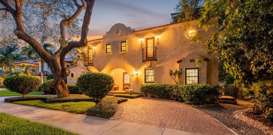 Casa en Belleair, Florida 4 dormitorios, 368.17 m2 № 2221963