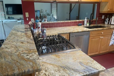 House in Seminole, Florida 4 bedrooms, 165.09 sq.m. № 1900948 - photo 17