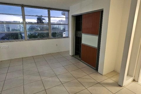 Condominio en alquiler en Aventura, Florida, 1 dormitorio, 93.37 m2 № 1998379 - foto 7