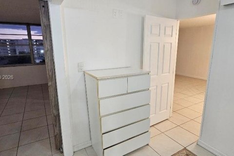 Condominio en alquiler en Aventura, Florida, 1 dormitorio, 93.37 m2 № 1998379 - foto 3