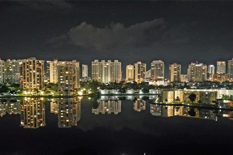 Condominio en alquiler en Aventura, Florida, 1 dormitorio, 93.37 m2 № 1998379 - foto 22