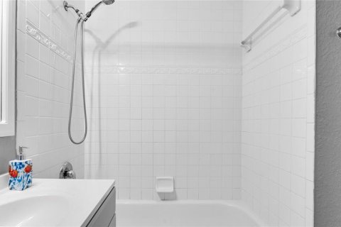 House in Pompano Beach, Florida 2 bedrooms, 87.14 sq.m. № 2361612 - photo 23