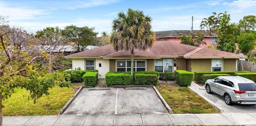 House in Pompano Beach, Florida 2 bedrooms, 87.14 sq.m. № 2361612
