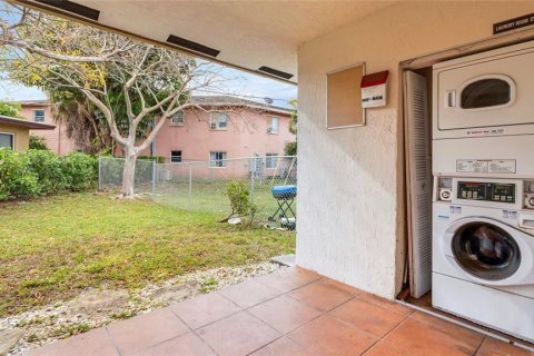 House in Pompano Beach, Florida 2 bedrooms, 87.14 sq.m. № 2361612 - photo 27
