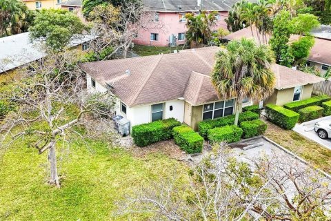 House in Pompano Beach, Florida 2 bedrooms, 87.14 sq.m. № 2361612 - photo 2