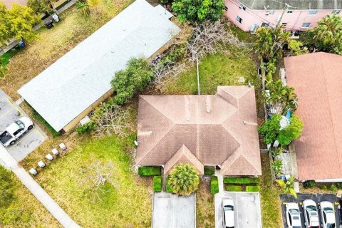 House in Pompano Beach, Florida 2 bedrooms, 87.14 sq.m. № 2361612 - photo 3