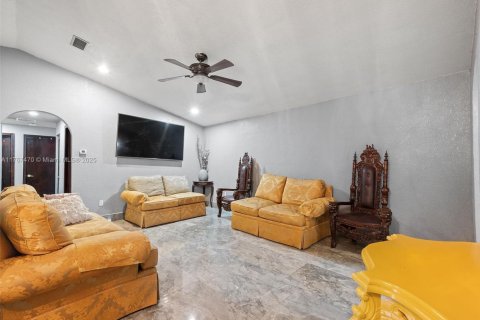 Villa ou maison à vendre à Homestead, Floride: 5 chambres, 387.03 m2 № 1726891 - photo 8
