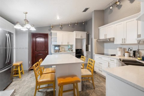 Villa ou maison à vendre à Homestead, Floride: 5 chambres, 387.03 m2 № 1726891 - photo 12