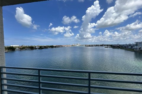 Condo in South Pasadena, Florida, 2 bedrooms  № 2391229