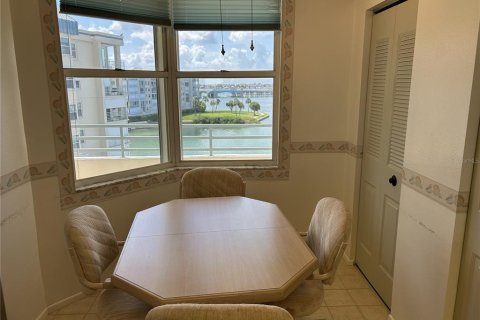 Condo in South Pasadena, Florida, 2 bedrooms № 2391229 - photo 3
