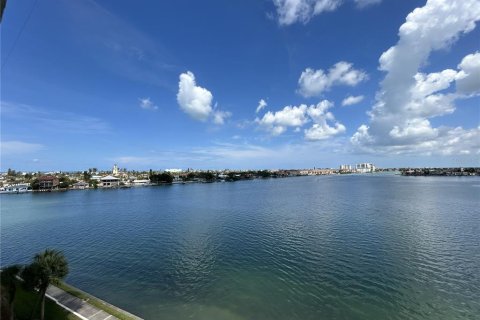 Condo in South Pasadena, Florida, 2 bedrooms № 2391229 - photo 26