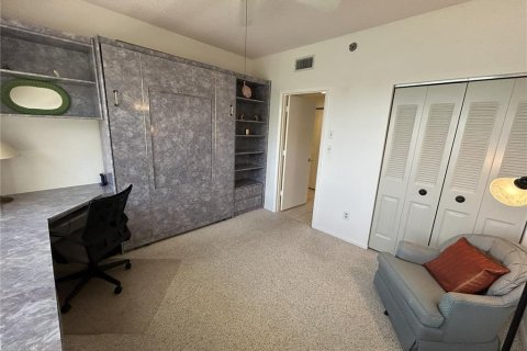 Condo in South Pasadena, Florida, 2 bedrooms № 2391229 - photo 9