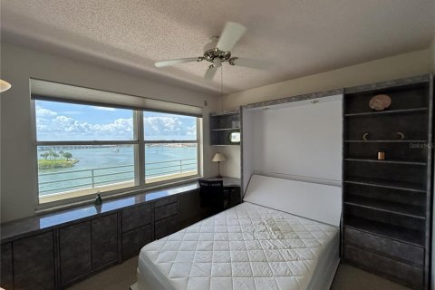Condo in South Pasadena, Florida, 2 bedrooms № 2391229 - photo 10