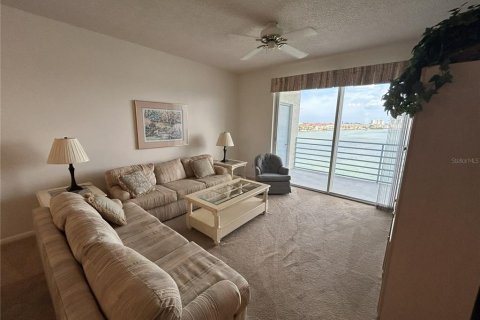 Condo in South Pasadena, Florida, 2 bedrooms № 2391229 - photo 15