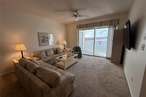 Condo in South Pasadena, Florida, 2 bedrooms № 2391229 - photo 16