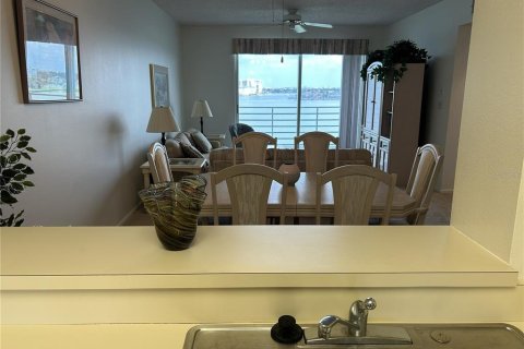 Condo in South Pasadena, Florida, 2 bedrooms № 2391229 - photo 6