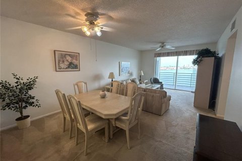Condo in South Pasadena, Florida, 2 bedrooms № 2391229 - photo 13