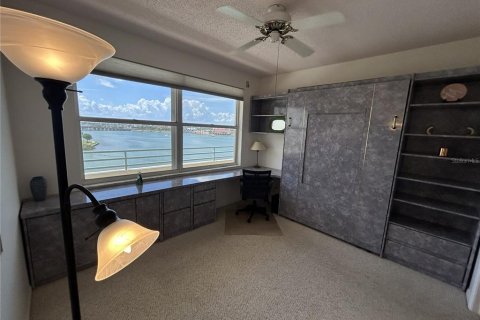 Condo in South Pasadena, Florida, 2 bedrooms № 2391229 - photo 8